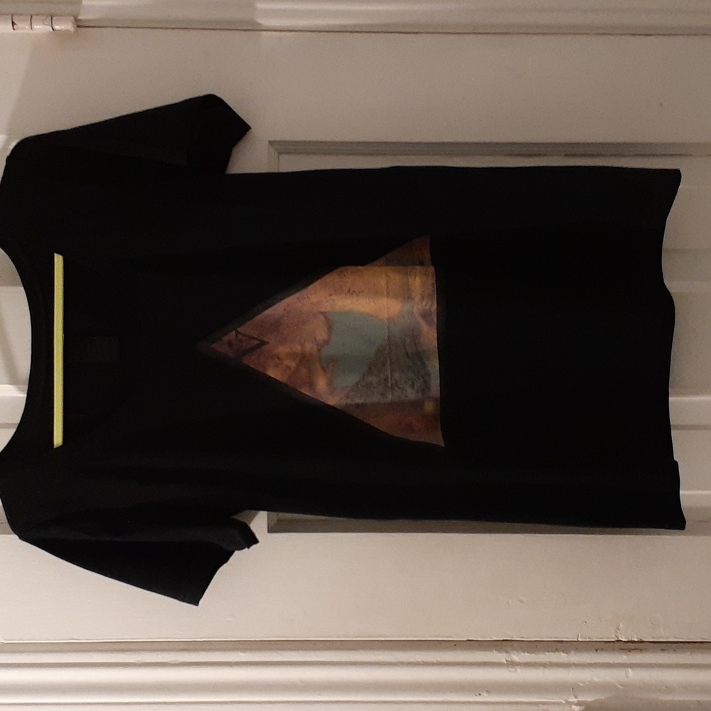 New Black Scale Tee Shirt Medium